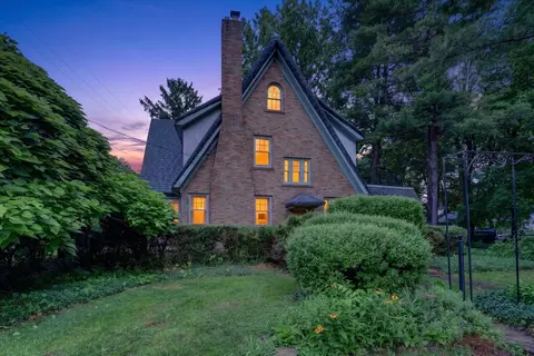 1124 Ashley Dr, Kalamazoo, MI 49048