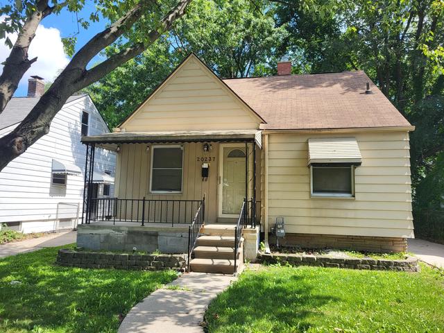 20237 Kingsville St, Harper Woods, MI 48225