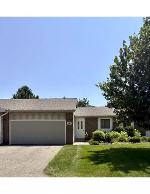 926 Village Ct, Holland, MI 49423