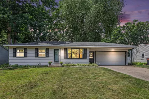 5535 Pinebrook Ave SE, Kentwood, MI 49548