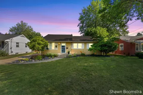 1533 Royal Oak St SW, Wyoming, MI 49509