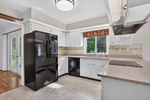 Kitchen - 4745 Birch Haven Rd, Jackson, MI 49201 photo 3 of 7