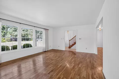 Living - 4745 Birch Haven Rd, Jackson, MI 49201 photo 4 of 4