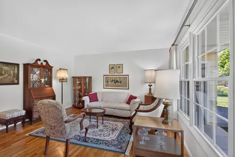 Living - 4745 Birch Haven Rd, Jackson, MI 49201 photo 2 of 5