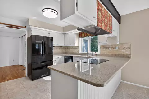 Kitchen - 4745 Birch Haven Rd, Jackson, MI 49201 photo 4 of 7