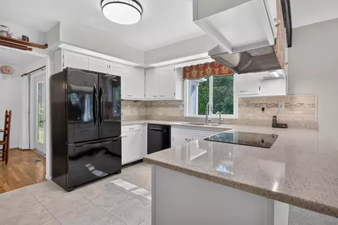 Kitchen - 4745 Birch Haven Rd, Jackson, MI 49201 photo 2 of 3