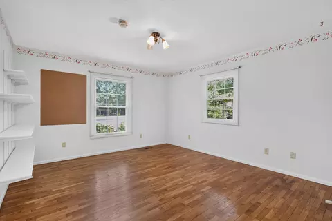 Bedroom - 4745 Birch Haven Rd, Jackson, MI 49201 photo 4 of 11
