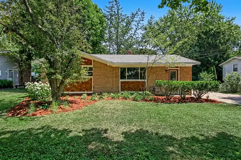 1932 Ridgemoor Dr SE, Grand Rapids, MI 49506