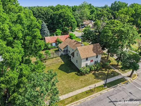 301 N Clay St, Greenville, MI 48838
