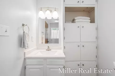 Bath - 4600 E Butler Rd, Dowling, MI 49050 photo 1 of 2