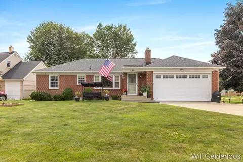 559 Shawmut Blvd NW, Grand Rapids, MI 49504