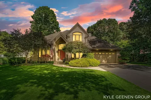 3970 Lake Point Dr, Norton Shores, MI 49441