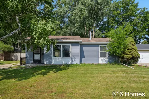 1911 Benjamin Ave NE, Grand Rapids, MI 49505