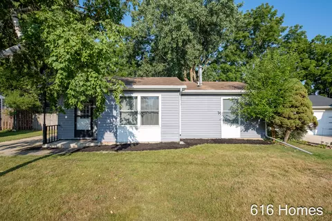 1911 Benjamin Ave NE, Grand Rapids, MI 49505