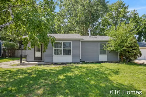 1911 Benjamin Ave NE, Grand Rapids, MI 49505