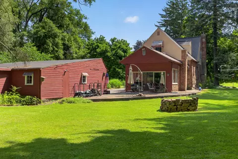 Exterior - 1320 Warren Ave, Jackson, MI 49203 photo 5 of 21