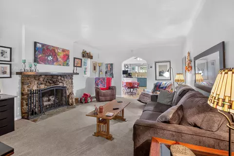 Living - 1320 Warren Ave, Jackson, MI 49203 photo 3 of 5