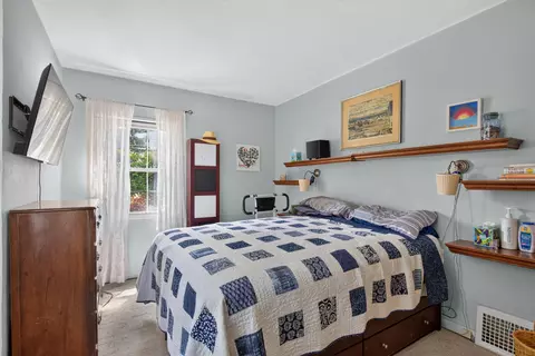 Bedroom - 1320 Warren Ave, Jackson, MI 49203 photo 1 of 5