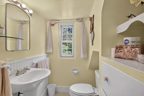 Bath - 1320 Warren Ave, Jackson, MI 49203 photo 4 of 4