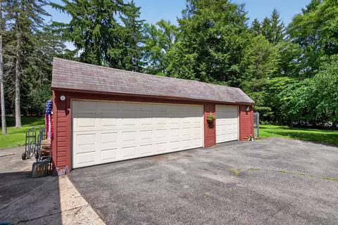 Exterior - 1320 Warren Ave, Jackson, MI 49203 photo 4 of 21