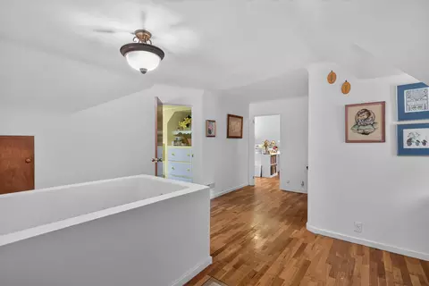 Entry Way - 1320 Warren Ave, Jackson, MI 49203 photo 4 of 6