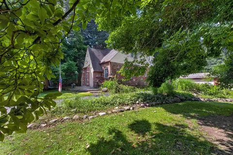 Exterior - 1320 Warren Ave, Jackson, MI 49203 photo 12 of 21