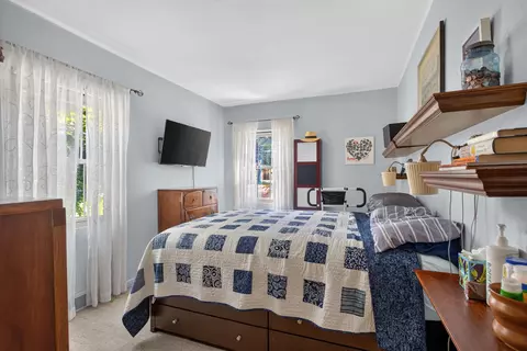 Bedroom - 1320 Warren Ave, Jackson, MI 49203 photo 2 of 5