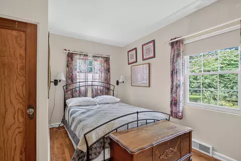 Bedroom - 1320 Warren Ave, Jackson, MI 49203 photo 4 of 5