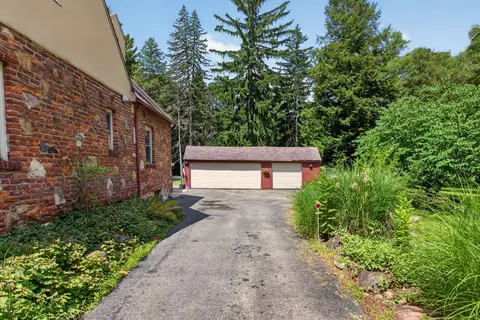 Exterior - 1320 Warren Ave, Jackson, MI 49203 photo 3 of 21