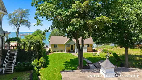 2086 Ryder Rd, Fennville, MI 49408