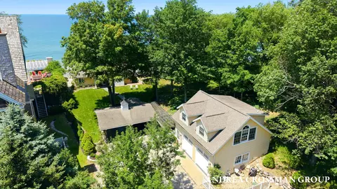 2086 Ryder Rd, Fennville, MI 49408