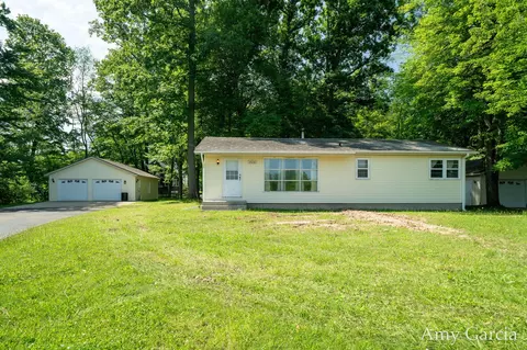3530 11 Mile Rd NE, Rockford, MI 49341