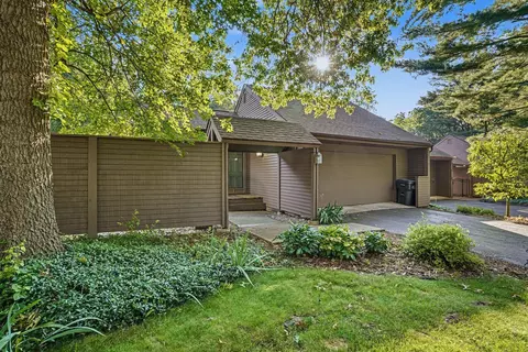 1008 Cohasset Ln, Kalamazoo, MI 49008