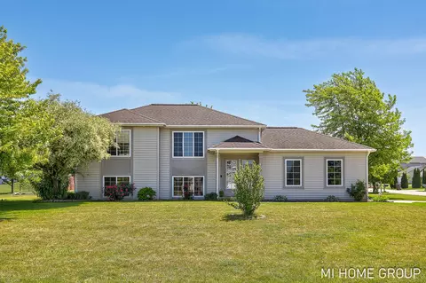 3538 Snip Dr, Holland, MI 49424