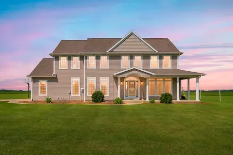 52075 45th St, Paw Paw, MI 49079