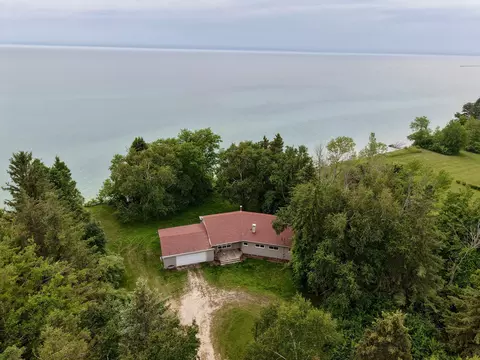 4771 S Lakeshore Dr, Ludington, MI 49431