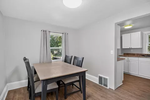 Dining - 105 Avondale Ave, Jackson, MI 49203 photo 2 of 2
