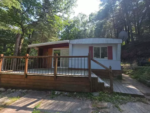 6115 S Lakeshore Dr, Pentwater, MI 49449
