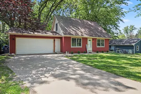 630 Midway Ave, Holland, MI 49423
