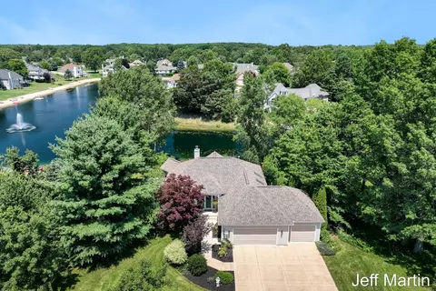 1901 Goldeneye Dr, Holland, MI 49424