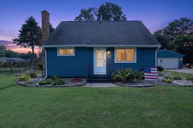 68958 Claire St, Edwardsburg, MI 49112