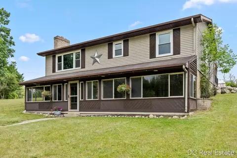 15721 W Almy Rd, Howard City, MI 49329