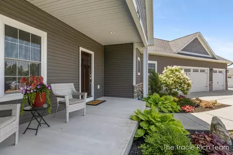5930 12 Mile Rd NE, Rockford, MI 49341