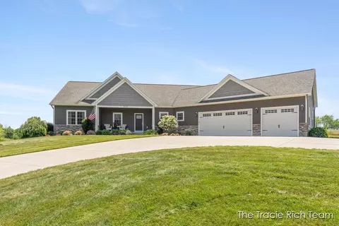 5930 12 Mile Rd NE, Rockford, MI 49341