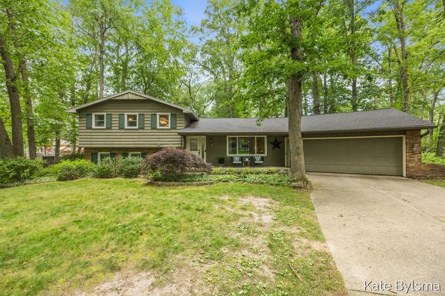 7569 Woodvale St SE, Grand Rapids, MI 49546