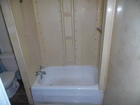 Bath - 441 Adams St, Jackson, MI 49202 photo 2 of 2
