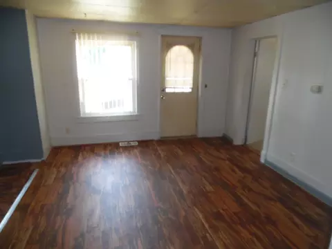Living - 441 Adams St, Jackson, MI 49202 photo 2 of 3