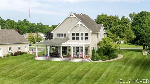 12409 Bay View Dr, Wayland, MI 49348