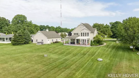 12409 Bay View Dr, Wayland, MI 49348