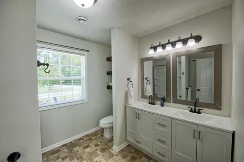 Bath - 398 Lee St, Sunfield, MI 48890 photo 1 of 4